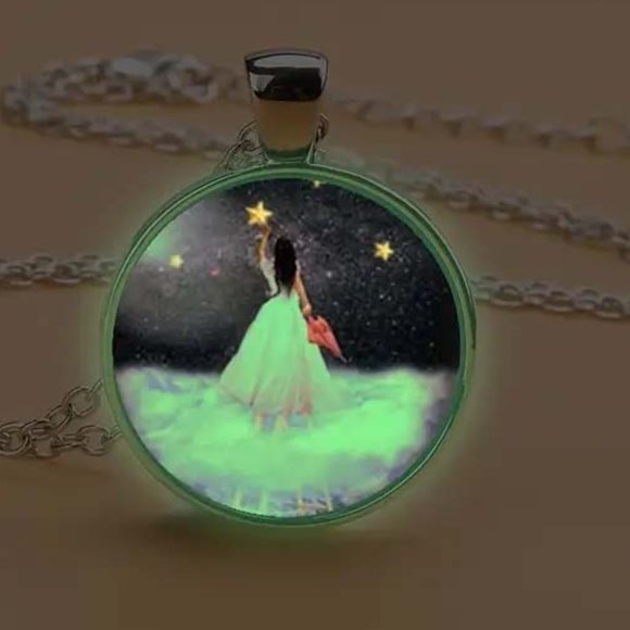 THE GIRL WHO DECIDED WHERE THE STARS WOULD BE IN THE SKY LUMINOUS NECKLACE 35 - Picture 2 of 3